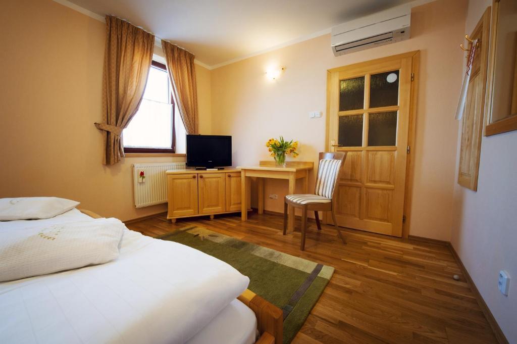Hotel Karpatsky Dvor Lozorno Habitación foto