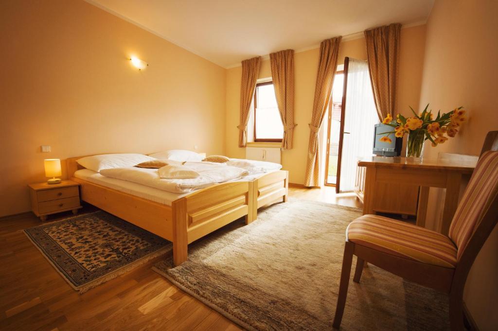 Hotel Karpatsky Dvor Lozorno Habitación foto