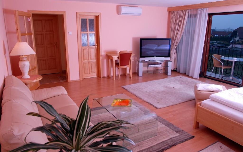 Hotel Karpatsky Dvor Lozorno Habitación foto
